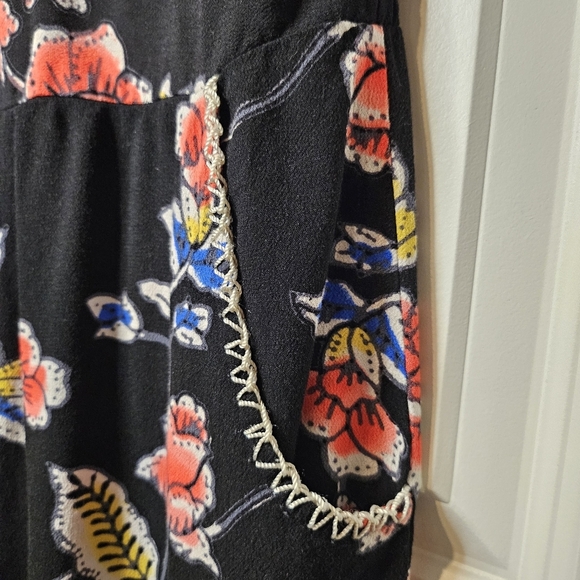 Eyeshadow Rayon Black Floral Jumper with Crochet Stitch Neckline & Pockets Small - Picture 10 of 14